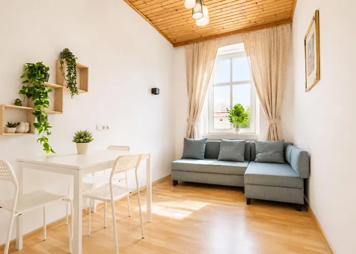 Cozy One Bedroom With Living Close To Wiener Stadthalle Viena