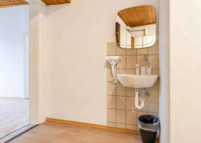 Cozy One Bedroom With Living Close To Wiener Stadthalle *