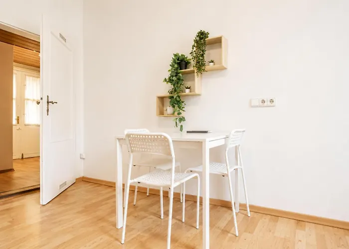 Cozy One Bedroom With Living Close To Wiener Stadthalle Apartamento *