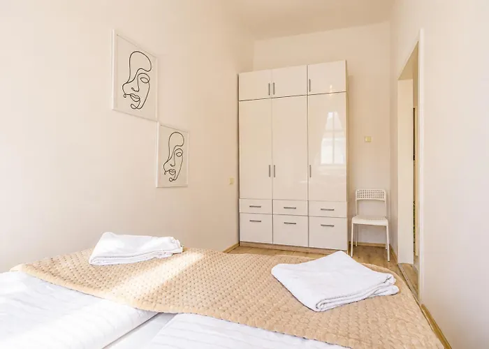 Cozy One Bedroom With Living Close To Wiener Stadthalle *