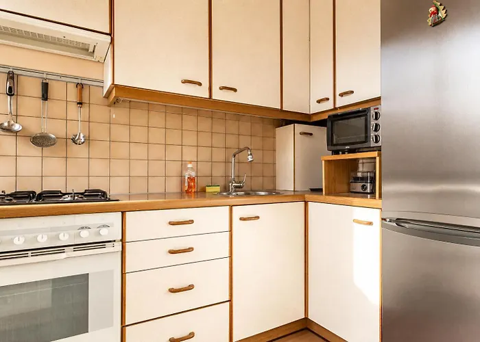 Cozy One Bedroom With Living Close To Wiener Stadthalle Viena